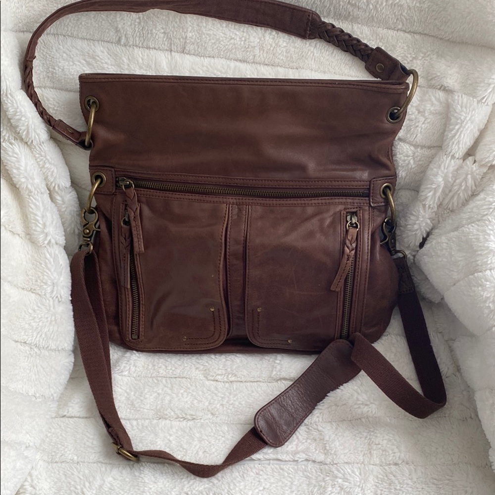 SAK, This is a brown leather crossbody bag.